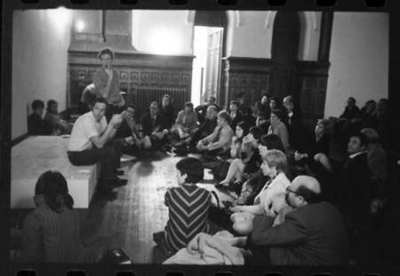 Gathering at 381 Lafayette Street, New York, 1967. Photo: Peter Moore © Barbara Moore/Licensed by VAGA, NY